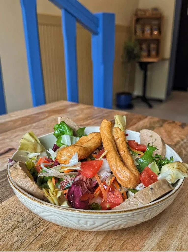 Salade avec terrine de thon maison et taralli artisanaux par MadrePuglia