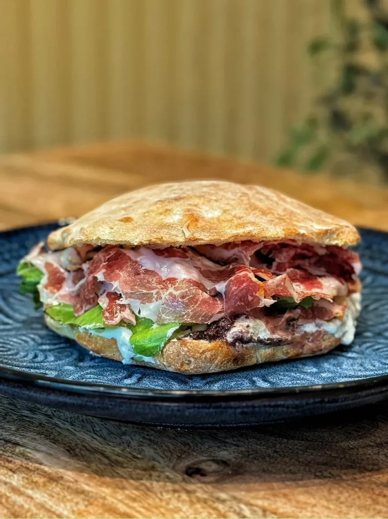 Puccia Martinese - pain garni pugliese traditionnel avec le capocollo fait par MadrePuglia Genève