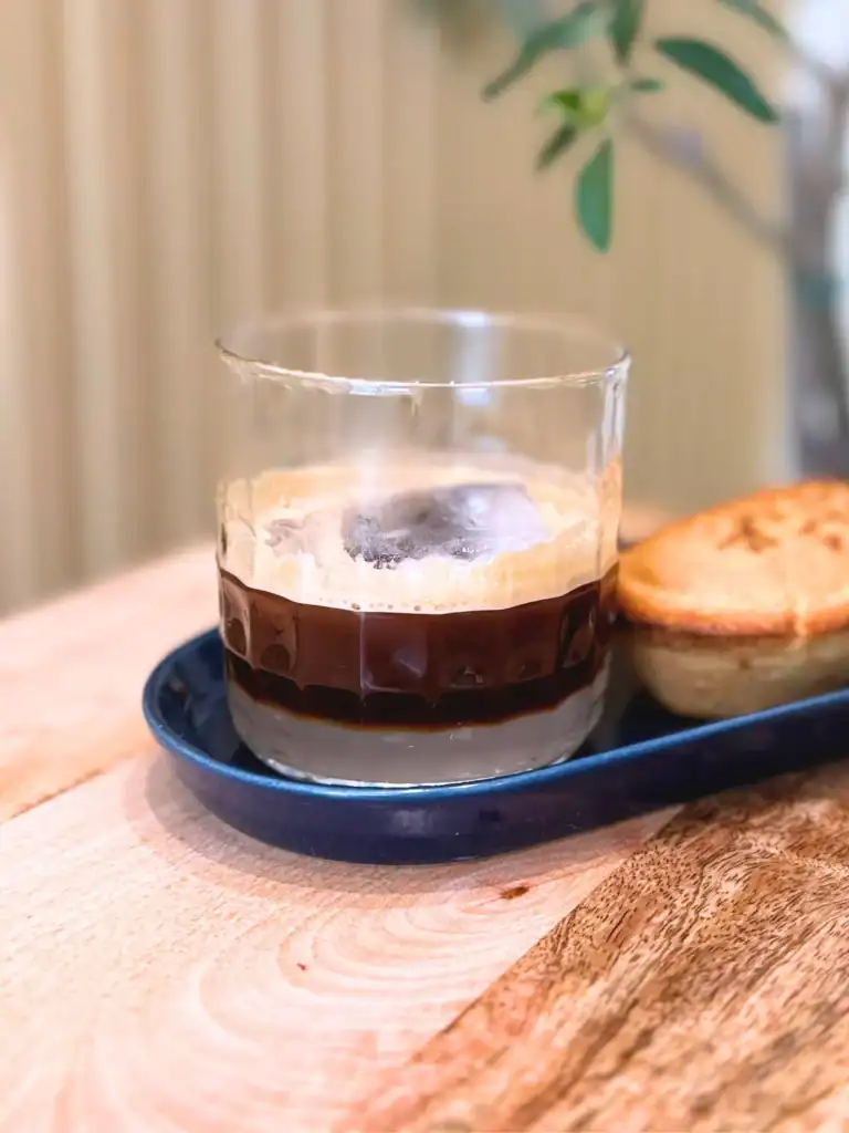 Café avec sirop lait d'amande et glaçon par MadrePuglia